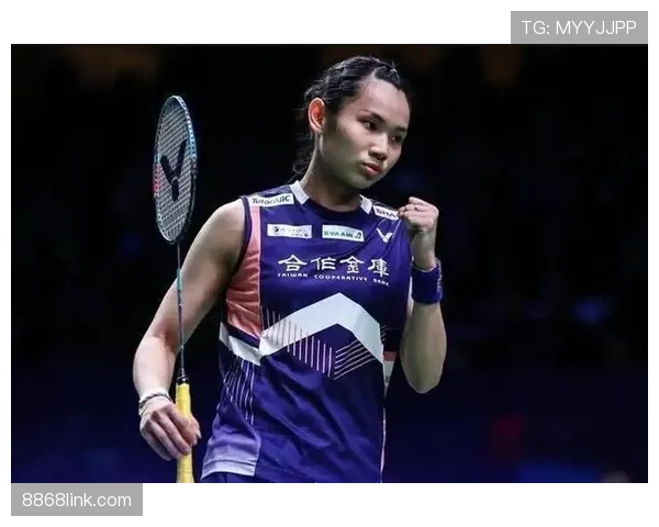 戴资颖拖鞋现身机场，手提的包价直接把我生活打回原形