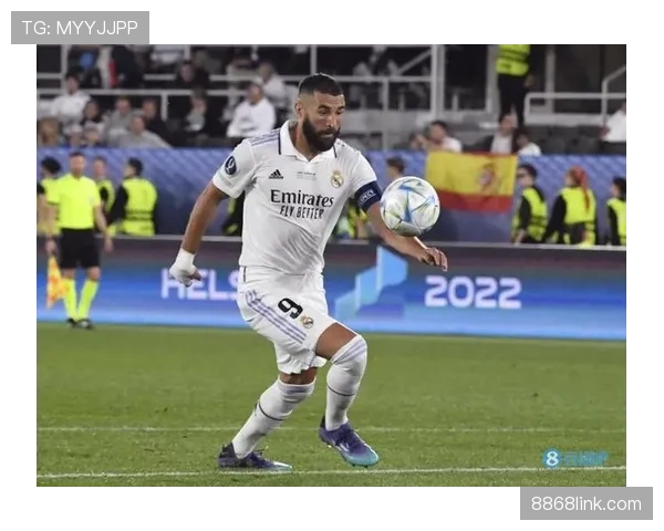 本泽马关键传球如何驱动皇马锋线角色转型？